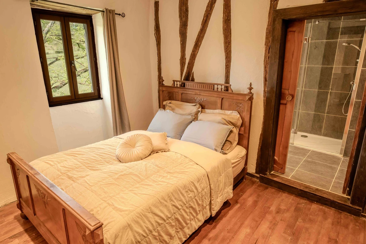La Ferme – Zimmer 2 mit Zugang zum privaten Badezimmer