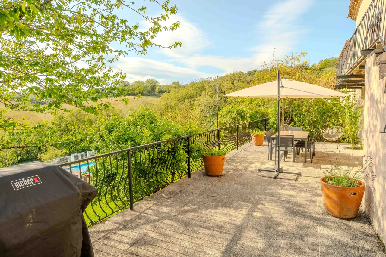 La Grange – Private Aussenterrasse mit Weber-Gasgrill